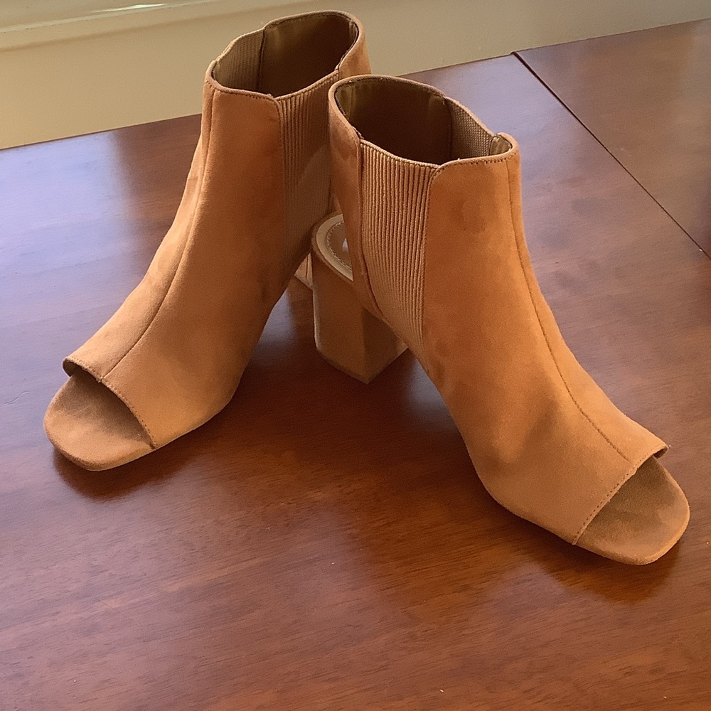 Stradivarius Camel Peep-Toe Ankle Booties. Final price.